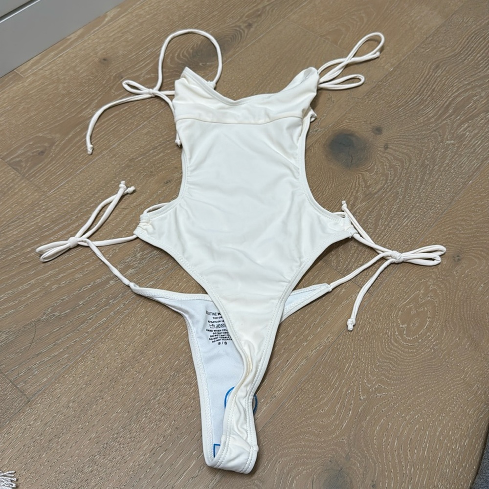 Boutine LA brand new one piece bathing suit size small